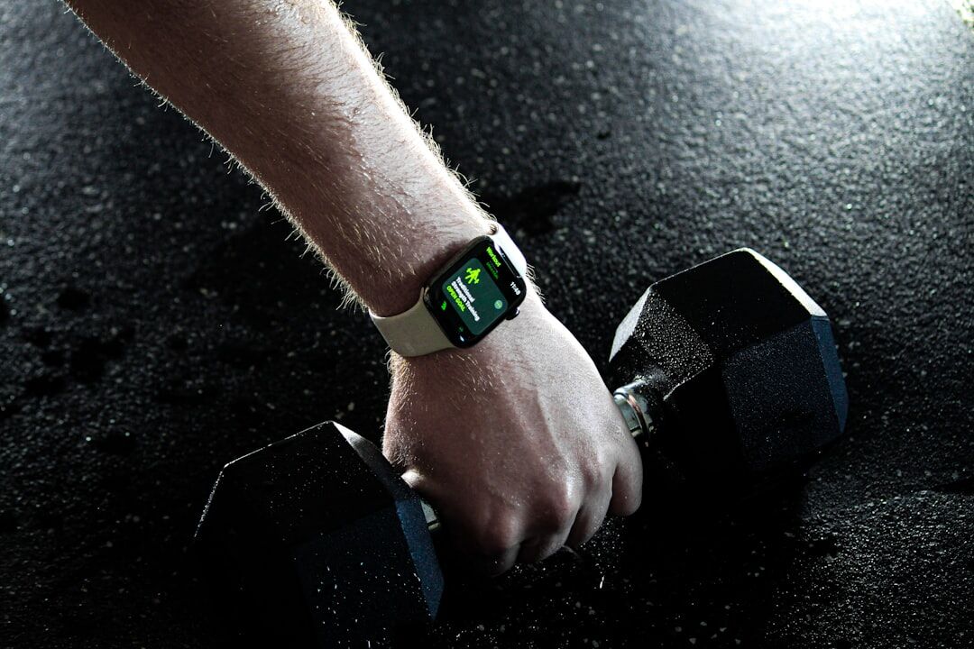 Tracking workout metrics and progress logs using a fitness app
