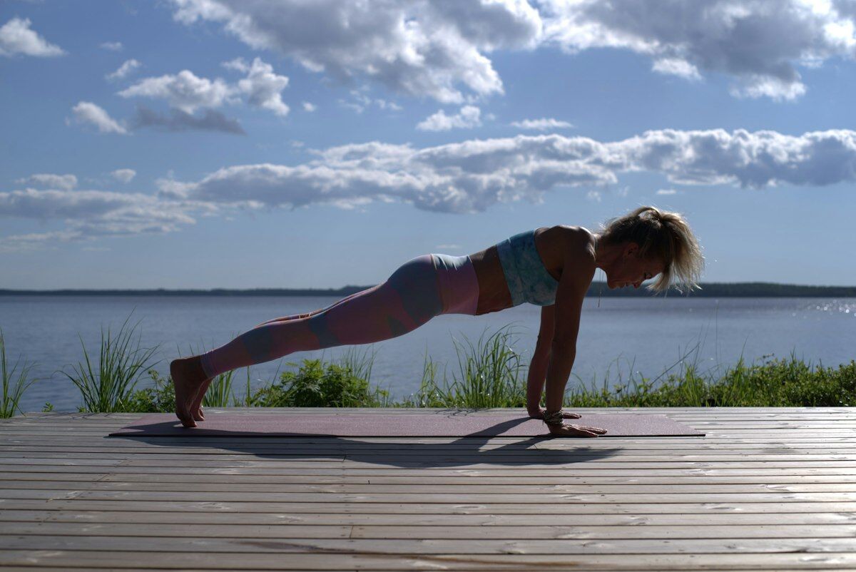 Woman doing core workout and plank - complete core strength routine - workout wednesday